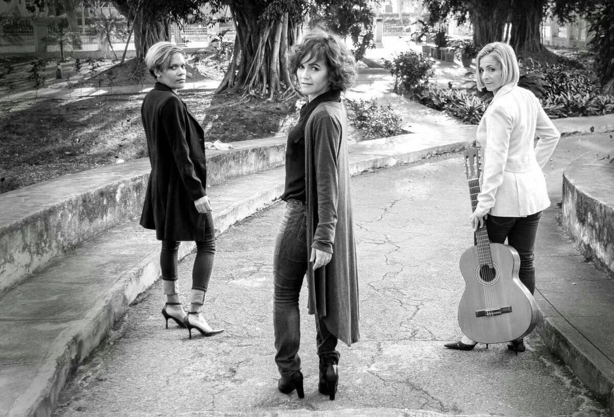 Left to right: Vania Martinez, Liane Pérez, and Nubia González.
